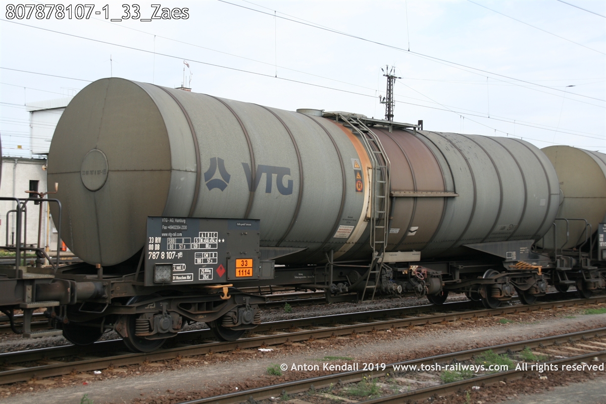 807878107-1_33_Zaes.jpg